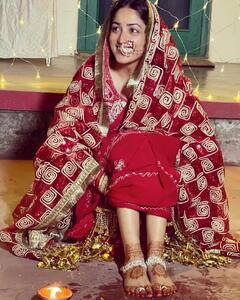 Yami Gautam: 33 साल पुरानी साड़ी और नानी का दिया नथ पहनकर दुल्हन बनी थीं यामी गौतम, देखें शादी की तस्वीरें