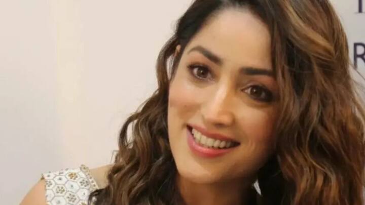 একের পর এক চরিত্রে দুরন্ত অভিনয় করে গিয়েছেন ইয়ামি। শুরুটা করেছিলেন সুজিত সরকার পরিচালিত 'ভিকি ডোনর' ছবি দিয়ে। উল্টো দিকে আয়ুষ্মান খুরানা।