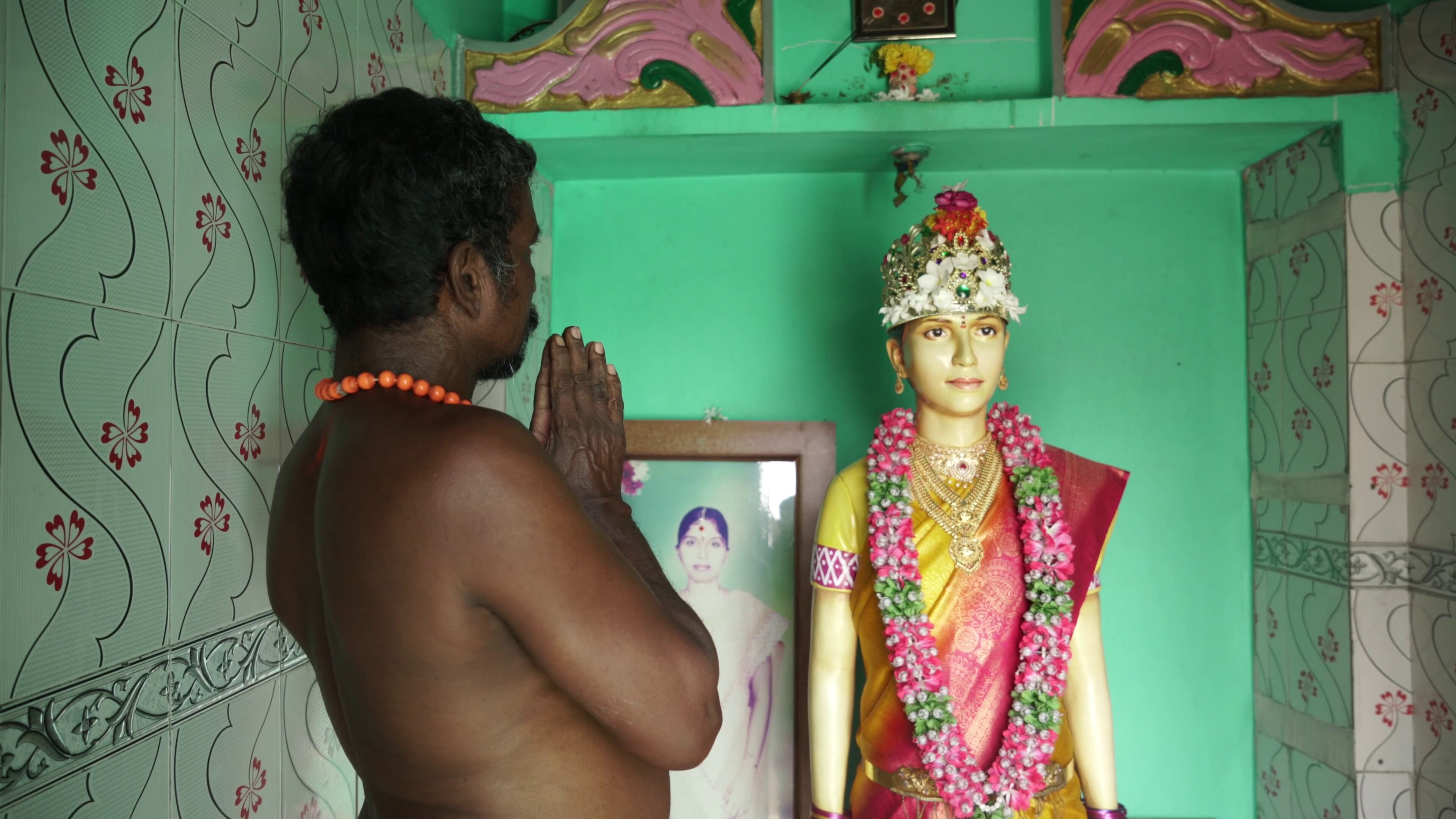 Temple for Daughter: చనిపోయిన కూతురిపై తండ్రి ప్రేమ ఎంత గొప్పదంటే ! గుడి కట్టి పూజలు