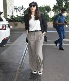 એરપોર્ટ પર ક્લાસી લૂકમાં જોવા મળી Karishma Kapoor અને Manushi chhillar, કાળા ચશ્મામાં જોવા મળ્યો સ્વેગ