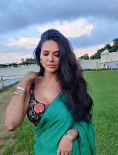 In Pics: ईशा दिसतेय खासच! तुम्हीही म्हणाल, काय त्या अदा, काय ते सौंदर्य...