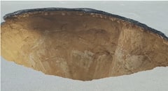 In Photos: राजधानी लखनऊ की सड़क में 25 फीट का गड्ढा, PWD विभाग की खुली पोल, तस्वीरों में देखें हाल