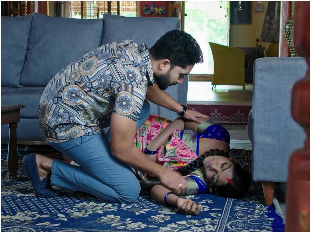 Karthika Deepam November 28th: విషమంగా దీప ఆరోగ్యం- నిజం తెలిసి మోనితని బురిడీ కొట్టించిన శివ Karthika Deepam Serial November 28th Episode 1521 Written Update Today Episode Karthika Deepam November 28th: విషమంగా దీప ఆరోగ్యం- నిజం తెలిసి మోనితని బురిడీ కొట్టించిన శివ