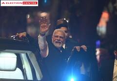 Gujarat Election 2022: PM મોદીની ઝલક મેળવવા સુરતીઓ જ્યાં જગ્યા મળી ત્યાં ઉભા રહી ગયા, જુઓ તસવીરો