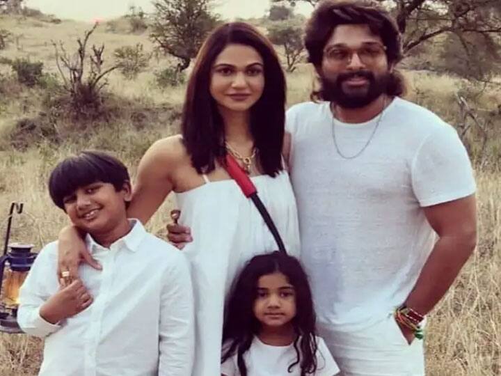 VIDEO: अल्लू अर्जुन भी हैं बॉलीवुड गानों के शौकीन, फैमिली के साथ लॉन्ग ड्राइव पर सुनते दिखे रणबीर-कैटरीना का ये रोमांटिक गाना Allu Arjun enjoying this romanti song of Ranbir kapoor-Katrina kaif on long drive with family VIDEO: अल्लू अर्जुन भी हैं बॉलीवुड गानों के शौकीन, फैमिली के साथ लॉन्ग ड्राइव पर सुनते दिखे रणबीर-कैटरीना का ये रोमांटिक गाना