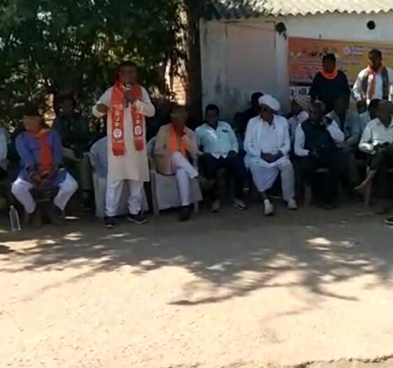 Gujarat Election 2022 Live Updates: દસાડાના ભાજપના ઉમેદવારે મતદારોને ધમકાવ્યા, કહ્યુ- ‘અમે રાજનીતિમાં છીએ, ભજન મંડળી નથી ચાલતી’ Gujarat Election 2022 Live Updates: AAP candidate from Abdasa declares support for BJP ahead of assembly polls Gujarat Election 2022 Live Updates: દસાડાના ભાજપના ઉમેદવારે મતદારોને ધમકાવ્યા, કહ્યુ- ‘અમે રાજનીતિમાં છીએ, ભજન મંડળી નથી ચાલતી’