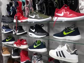 Nike के जूते से लेकर Apple I-phone तक, दिल्ली में यहां मिलती है सबकी फर्स्ट कॉपी