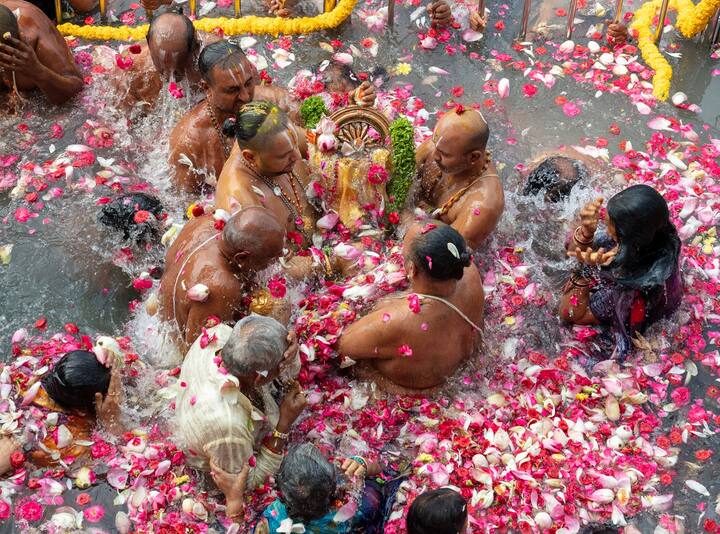 పద్మావతి అమ్మవారి కార్తీక బ్రహ్మోత్సవాల్లో చివరి రోజున పంచమీ తీర్థం(చక్రస్నానం)