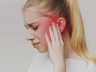 Ear Pain: કડકડતી ઠંડીમા કાનમાં થાય છે દુખાવો, તો આટલી બાબતોનું રાખો ધ્યાન