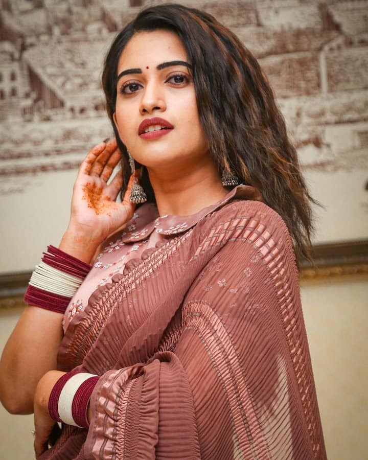 స్రవంతి చొక్కారపు అందమైన ఫోటోలు. Image Credit: Sravanthi Chokarapu / Instagram