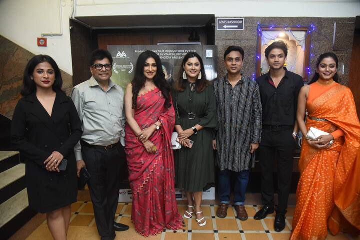 সদ্য মুক্তি পেয়েছে রঞ্জন ঘোষের নতুন ছবি 'মহিষাসুরমর্দ্দিনী'। এই ছবিতে রয়েছেন, শাশ্বত চট্টোপাধ্যায় (Saswata Chatterjee) ও পরমব্রত বন্দ্যোপাধ্যায় (Parambrata Chatterjee)-ও।