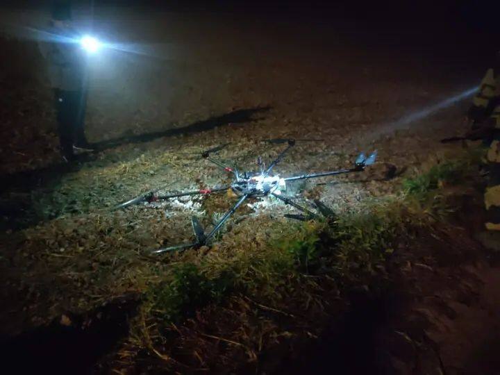 pakistan drone shot down by bsf jawans in amritsar marathi news Punjab : पंजाबमध्ये दहशतवाद्यांविरोधात कारवाई सुरूच, अमृतसरमध्ये BSF ने आणखी एक 'पाक' ड्रोन पाडला