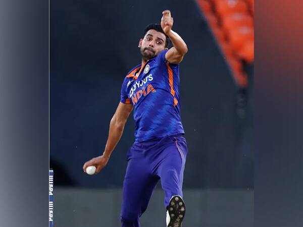 চোট সারিয়ে দলে ফিরেছেন দীপক চাহার। ভুবির পরিবর্তে একদম যোগ্য বিকল্প তিনি।