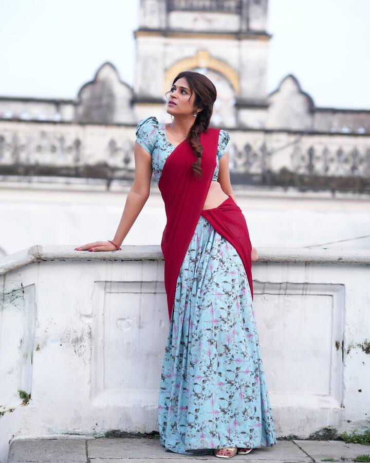 శ్రద్ధాదాస్ ( Image Credit: Shraddha Das/Instagram)