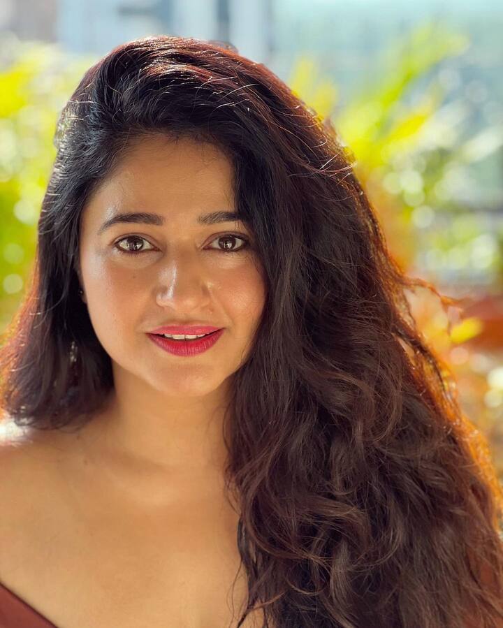 மெல்லிடையை பற்றி சொன்னால் நில்லாத அழகு