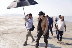 In Pics: ਕੰਗਨਾ ਰਣੌਤ ਨੇ ਅਸਾਮ ਵਿੱਚ ਐਮਰਜੈਂਸੀ ਦੀ ਸ਼ੂਟਿੰਗ ਪੂਰੀ ਕੀਤੀ, BTS ਦੀਆਂ ਇਹ ਤਸਵੀਰਾਂ ਆਈਆਂ ਸਾਹਮਣੇ