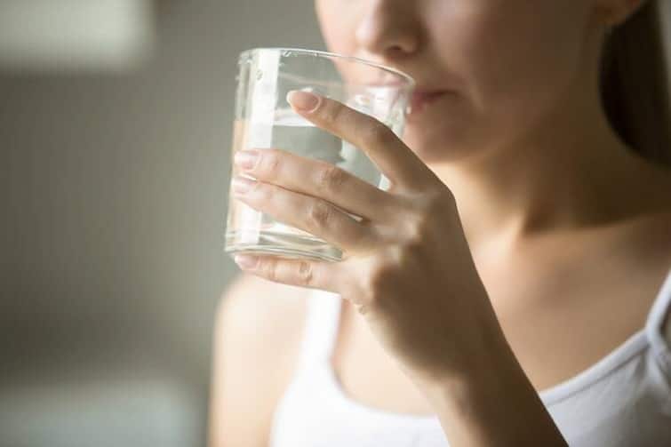 Should You Drink Hot Water For Tight And Glowing Skin? Skin care: ટાઈટ અને ગ્લોઈંગ સ્કિન માટે ગરમ પાણી પીવું જોઈએ? જાણો શું કહ્યું એક્સપર્ટ