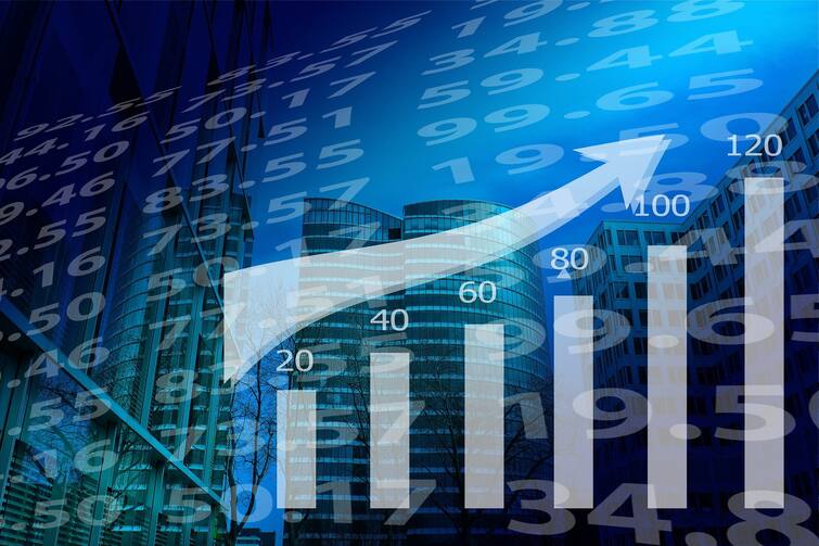 bse-sensex-and-nse-nifty-touches-its-lifetime-high-4th-consecutive-day-closes-at-new-record-high-level Share Market Update: টানা চারদিন রেকর্ড গড়ল বাজার, এবার কি সেনসেক্স-নিফটিতে পতন ? কী বলছেন বিশেষজ্ঞরা ?