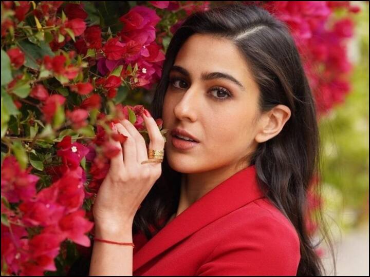 सारा अली खान यूं तो डेटिंग को लेकर काफी ओपन रहती हैं, उन्होंने चैट शो में सरेआम कार्तिक आर्यन को प्रपोज किया था. फिलहाल, सारा और क्रिकेटर शुभमन गिल की डेटिंग की खबरें चर्चा में हैं.