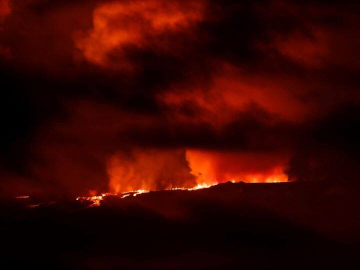 Mauna Loa the worlds largest volcano erupted again in Hawaii after 39 years the sky turned red Hawaii में 39 साल बाद फिर फटा दुनिया का सबसे बड़ा ज्वालामुखी, आसमान हो गया लाल