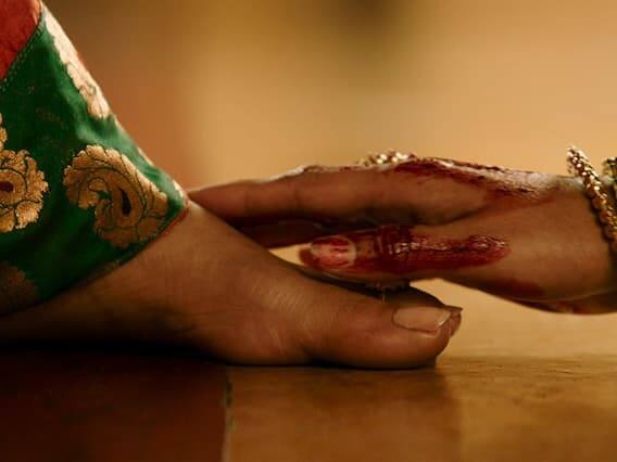 સારું વર્તન અને વિચારો વ્યક્તિને આદરને પાત્ર બનાવે છે. સંસ્કારોથી વ્યક્તિમાં આ ગુણો જન્મે છે. જેઓ દરરોજ સવારે ઉઠીને પોતાના વડીલોના આશીર્વાદ લઈને દિવસની શરૂઆત કરે છે તેમના પર માતા લક્ષ્મી કૃપા કરે છે.