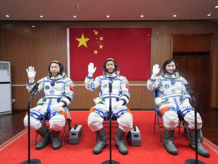 world news china sent three astronauts to its space station China Space Mission: चीन ने 3 अंतरिक्ष यात्रियों को स्पेस में भेजा, ये है मकसद