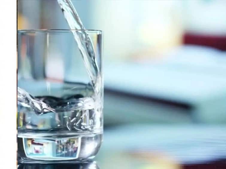 Drinking 2 litres of water a day to stay healthy is a myth new study Drinking Water: ஒரு நாளில் இத்தனை லிட்டர் நீர் குடிப்பது அநாவசியம்.. இந்த அளவே போதுமானது - புதிய அறிக்கை