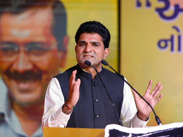 AAP CM Face Gadhvi Locked In Triangular Contest In Khambhalia Gujarat Elections Gujarat Elections 2022 BJP Congress AAP's CM Face Gadhvi Locked In Triangular Contest In Khambhalia