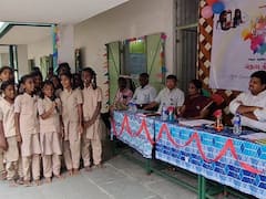 கரூரில் பள்ளிக்கல்வித்துறை சார்பில் பள்ளி மாணவர்களின்வானவில் மன்றம் - ஆட்சியர் தொடங்கி வைத்தார்