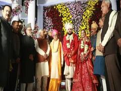 IN PICS: इस हाई प्रोफाइल शादी में पहुंचे CM नीतीश, तेजस्वी समेत कई दिग्गज नेता, देखिए अंदर की तस्वीरें