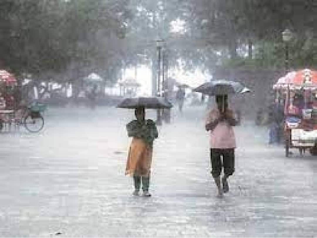 TN Rain Alert: அடுத்த 4 நாட்களுக்கு மழை எச்சரிக்கை.. எந்தெந்த மாவட்டங்களில் மழை? வானிலை அப்டேட் இதோ.. moderate rains to be continued in TN for next four days TN Rain Alert: அடுத்த 4 நாட்களுக்கு மழை எச்சரிக்கை.. எந்தெந்த மாவட்டங்களில் மழை? வானிலை அப்டேட் இதோ..