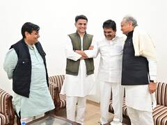 मुस्कुराते चेहरे, हाथ उठाकर एकजुटता का संदेश...ताजा विवाद के बाद जब पहली बार साथ आए गहलोत और पायलट, देखें तस्वीरें