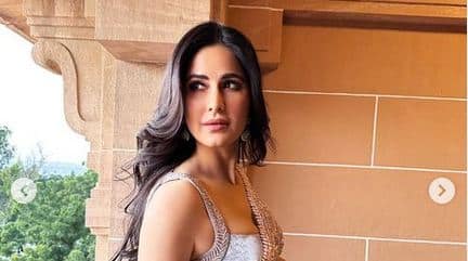 Katrina Kkaif Pics: ਕੈਟਰੀਨਾ ਕੈਫ ਤੋਂ ਸਿੱਖੋ ਕੀ ਸਾੜੀ ਵਿੱਚ ਕਿਵੇਂ ਚੰਗੇ ਪੇਜ਼ ਦਿੱਤੇ ਜਾ ਸਕਦੇ ਹਨ। ਕੈਟਰੀਨਾ ਕੈਫ ਨੇ ਹਾਨ ਹੀ ਵਿੱਚ ਨੀਲੀ ਸਾੜੀ ਵਿੱਚ ਆਪਣਾ ਮਨਮੋਹਕ ਅੰਦਾਜ਼ ਦਿਖਾਉਂਦੇ ਹੋਏ ਕਈ ਪੋਜ਼ ਦਿੱਤੇ ਹਨ।