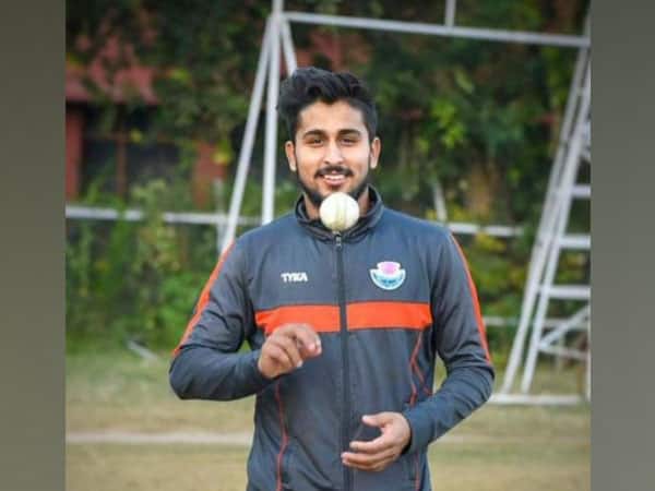 কিউয়িদের গতি সর্বস্ব পিচে উমরান মালিকের আগুনে বোলিং অবশ্যই আলাদা মাত্রা যোগ করেছে। অভিষেকে ২ উইকেট তুলে নিয়েছিলেন কাশ্মীরের এই তরুণ।