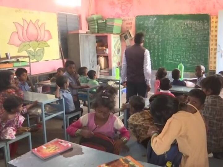 New transfer policy in MP has left hundreds of schools without teachers work is being done by guest teachers ann Madhya Pradesh: एमपी में नई तबादला नीति ने शिक्षक विहीन कर दिए सैकड़ों स्कूल, छात्रों की बढ़ी मुसीबत