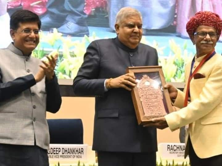 Rajasthan 5 handicraftsmen got Shilp Guru Award 14 best handicraftsmen honored National Handicrafts ANN Rajasthan: राजस्थान के इन 5 हस्तशिल्पियों को मिला ‘शिल्प गुरु पुरस्कार‘, 14 श्रेष्ठ हस्तशिल्पी ‘राष्ट्रीय हस्तशिल्प से सम्मानित