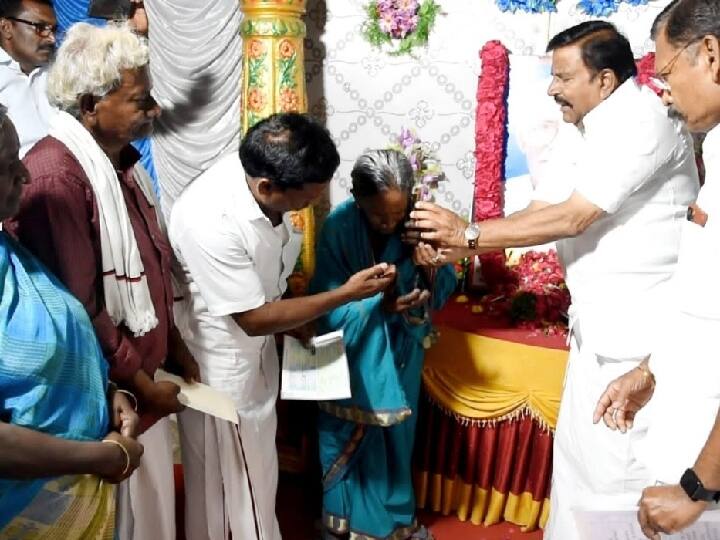 The Chief Minister consoled Thangavel's wife who committed suicide protesting the imposition of Hindi. இந்தி திணிப்பிற்கு எதிர்ப்பு தெரிவித்து தற்கொலை செய்துகொண்ட தங்கவேல்.. குடும்பத்துக்கு முதல்வர் தொலைபேசியில் ஆறுதல்.