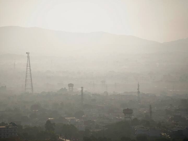 Rajasthan Weather Update: राजस्थान में लुढक रहा है पारा, बढ़ रही है ठिठुरन, जानिए- आज कैसा रहेगा मौसम का हाल? Rajasthan Weather Update According to indian meteorological department Today minimum temperature expected 10 degree Celsius Rajasthan Weather Update: राजस्थान में लुढक रहा है पारा, बढ़ रही है ठिठुरन, जानिए- आज कैसा रहेगा मौसम का हाल?