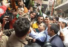 आप मफलर क्यों नहीं पहन रहे हैं? महिला ने पूछा तो सीएम अरविंद केजरीवाल ने दिया ये जवाब