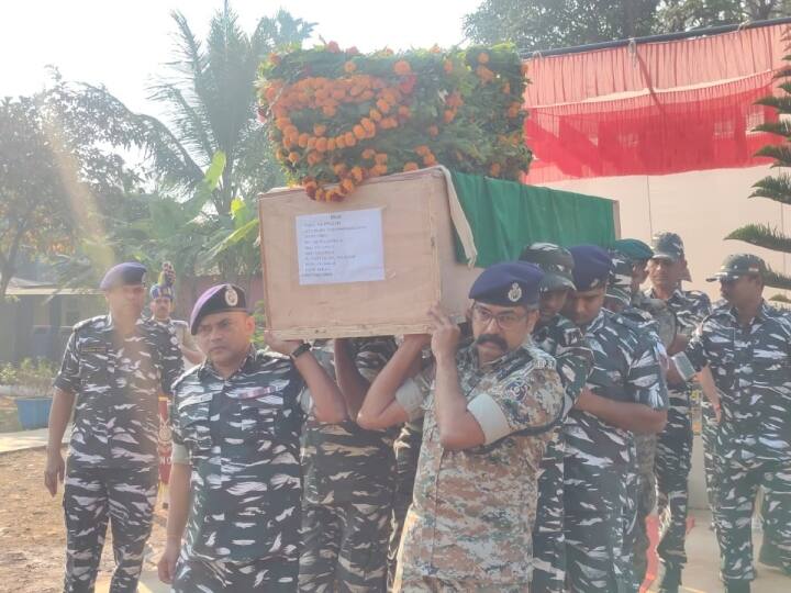 Sukma last salute to martyred soldier in encounter in Sukma Chhattisgarh ANN Sukma News: सुकमा में शहीद हुए जवान को नम आंखों से दी गई अंतिम सलामी, मुठभेड़ में सीने में लगी थी गोली