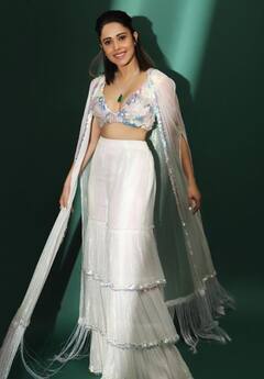 बैचलरेट इंगेजमेंट पार्टी में नुसरत भारूचा के इस लुक को करिए कॉपी, खूबसूरती में लग जाएंगे चार चांद