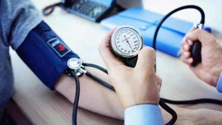 How to control high bp high blood pressure hypertension control tips High BP Control Tips: હાઇ બ્લડપ્રેશરના દર્દી સવારે શરૂ કરી દે આ જ્યુસનું સેવન, બીપીથી મળી જશે છુટકારો