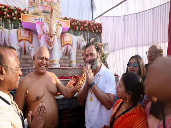 મધ્યપ્રદેશ આવ્યા બાદ રાહુલ ગાંધીએ ઉજ્જૈનના મહાકાલ મંદિરમાં ભગવાન શિવની વિધિવત પૂજા કરી, જે એક પવિત્ર ધામ અને મહાકાલના જ્યોતિર્લિંગ છે અને મહાદેવના દર્શન કરીને આશીર્વાદ લીધા હતા.