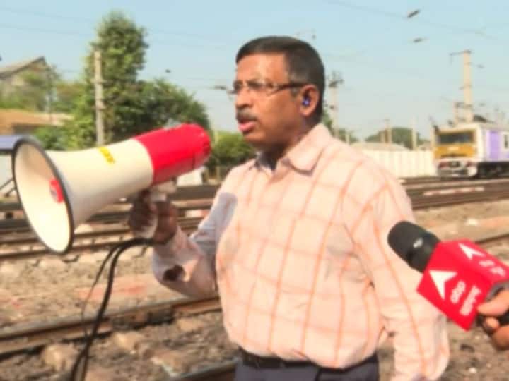 বিষয়টি খতিয়ে দেখতে আপাতত তদন্তে কমিটি তৈরি করেছে রেল। ২৪ ঘণ্টার মধ্যে এই কমিটিকে রিপোর্ট পেশের নির্দেশ দেওয়া হয়েছে।