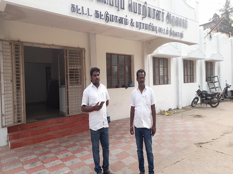 Tiruvarur: Officials who did not buy the tender application; Contractors dispute TNN திருவாரூர்: டெண்டர் விண்ணப்பத்தை வாங்காத  அதிகாரிகள்; ஒப்பந்தக்காரர்கள் வாக்குவாதம்