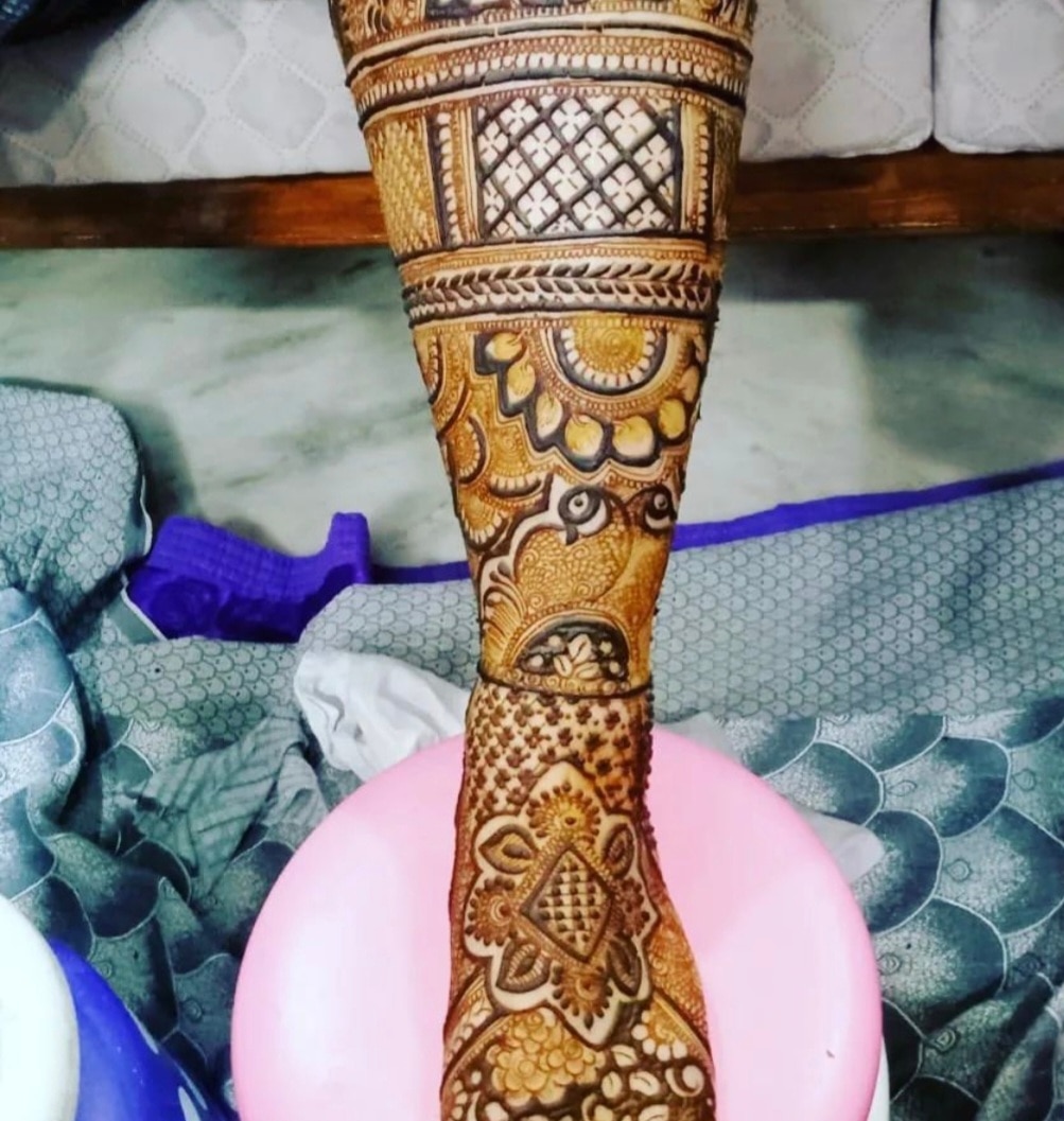 Simple Bridal Mehendi Design For Back Side