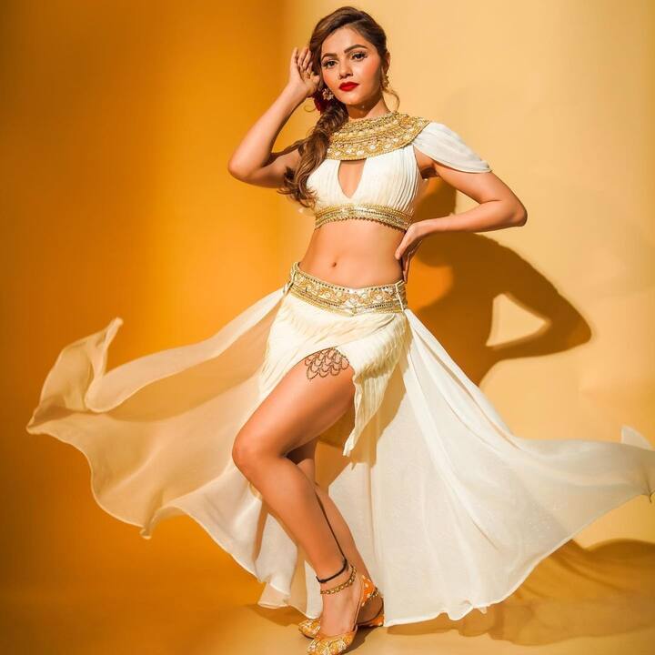 विशेषतः तिच्या लूकमुळे ही अभिनेत्री लोकांचे लक्ष वेधून घेत आहे. (फोटो सौजन्य :rubinadilaik/इंस्टाग्राम)