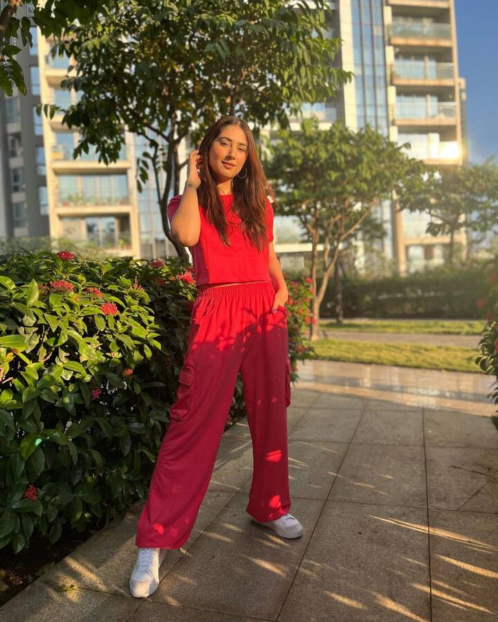 दिशा सोशल मीडियावर खूप सक्रिय राहते आणि जवळजवळ दररोज ती तिच्या चाहत्यांना तिच्या वैयक्तिक आणि व्यावसायिक आयुष्याबद्दल अपडेट करते. (फोटो सौजन्य :dishaparmar/इंस्टाग्राम)