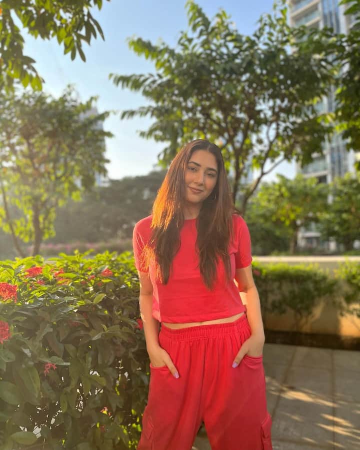 प्रसिद्ध गायक राहुल वैद्य यांची पत्नी आणि टीव्ही अभिनेत्री दिशा परमार आता कोणत्याही ओळखीवर अवलंबून नाही. (फोटो सौजन्य :dishaparmar/इंस्टाग्राम)