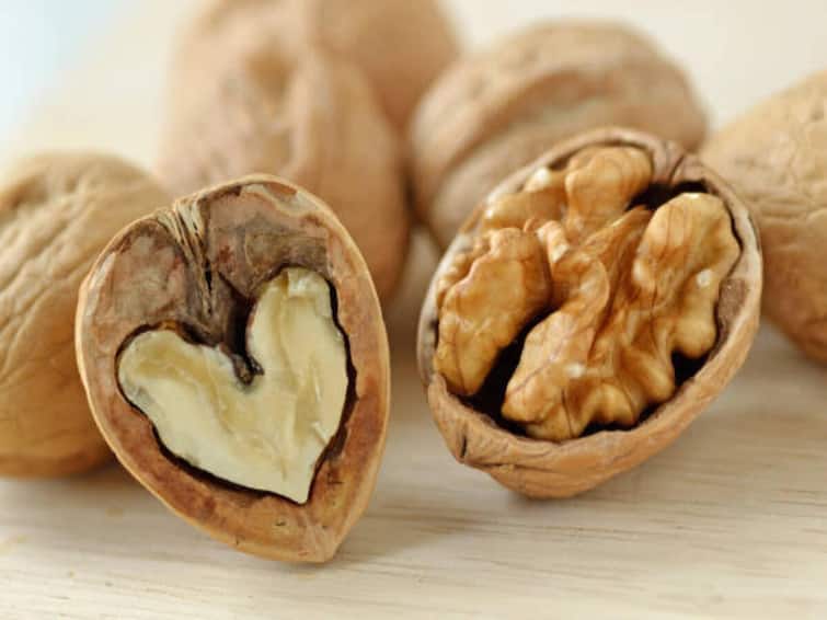 Walnuts All You Need To Know About Their Health Benefits and history Walnut Benefits : வால்நட் சாப்பிடுங்க..  9,000 வருட வரலாறு… இந்த மேஜிக் எல்லாம் உங்க உடம்புல நடக்கும் மக்களே..